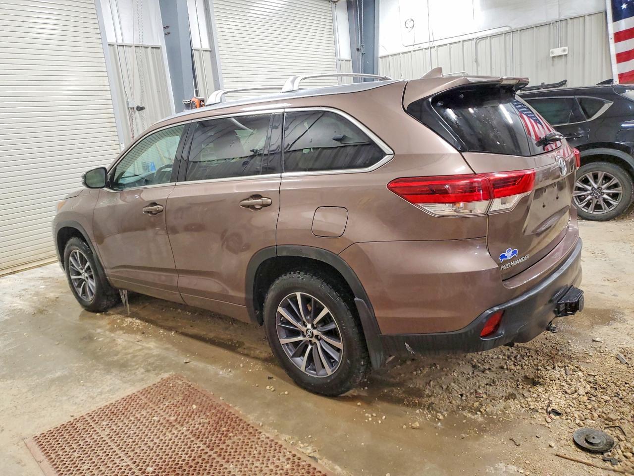 2017 TOYOTA HIGHLANDER