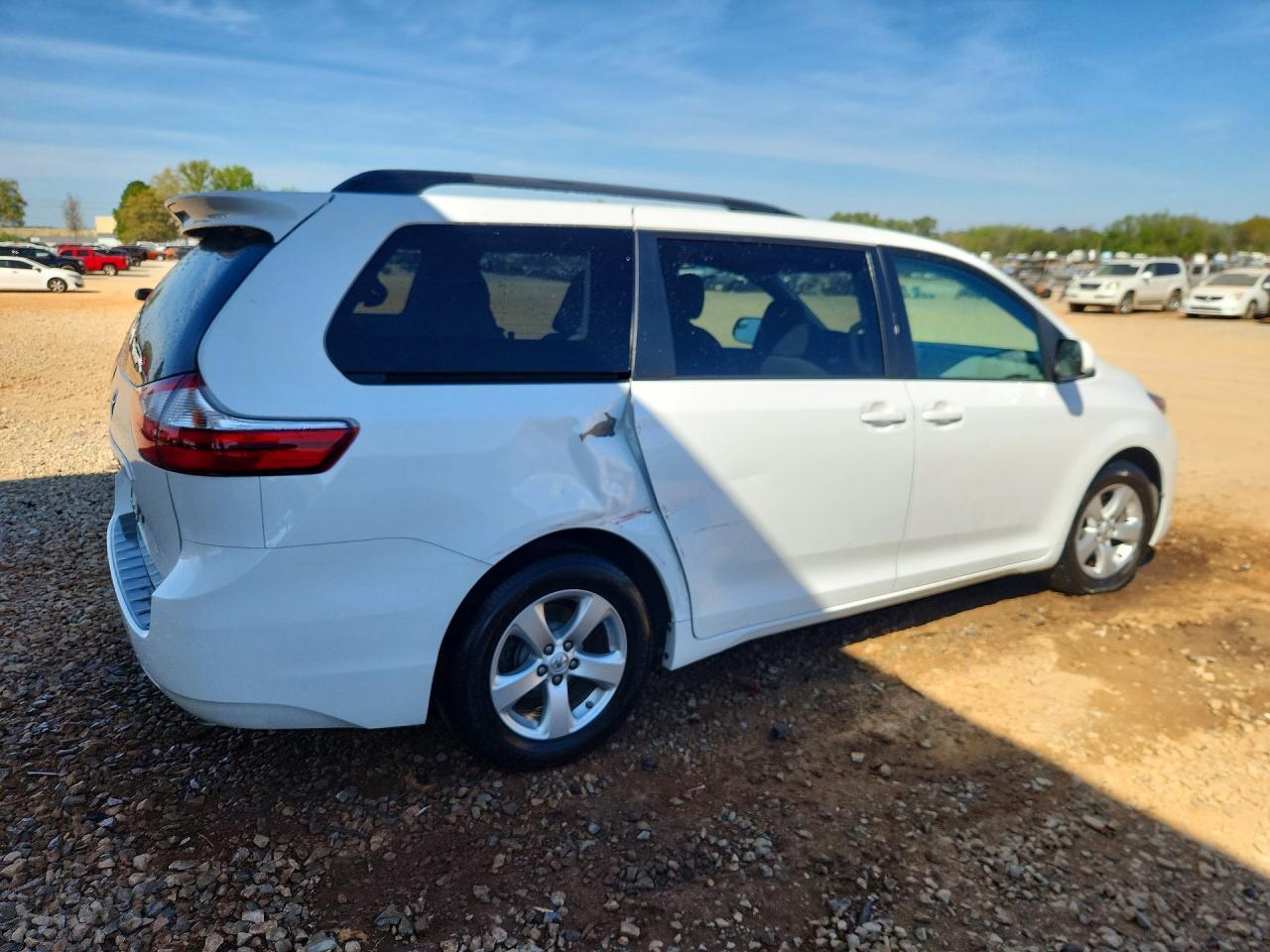 2017 TOYOTA SIENNA