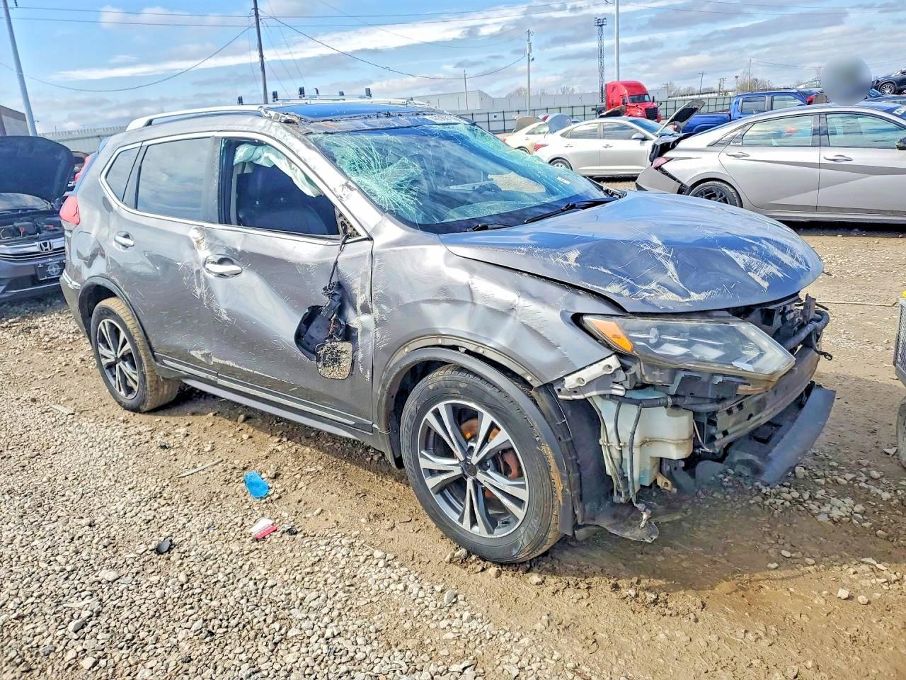 2017 NISSAN ROGUE