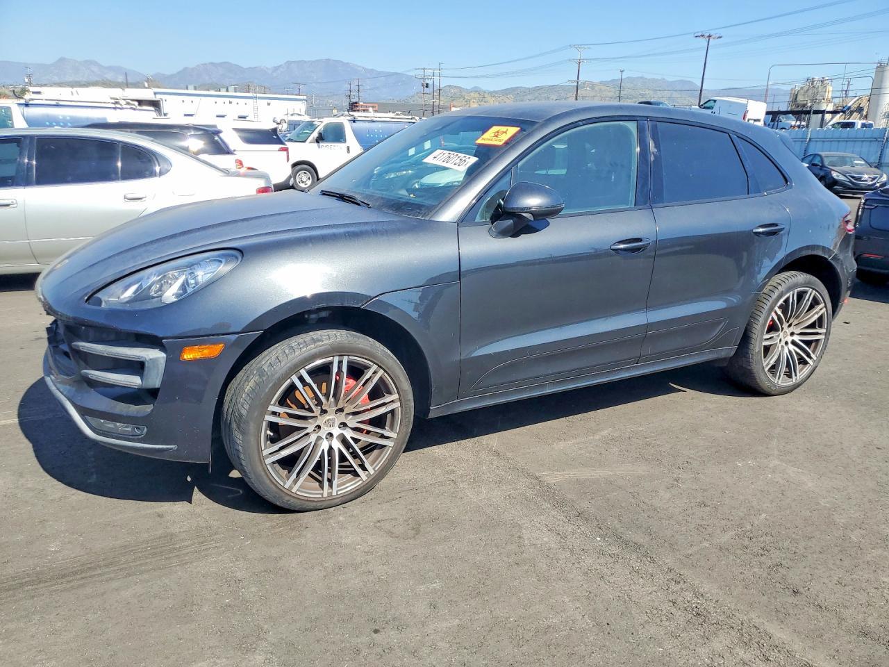2017 PORSCHE Macan