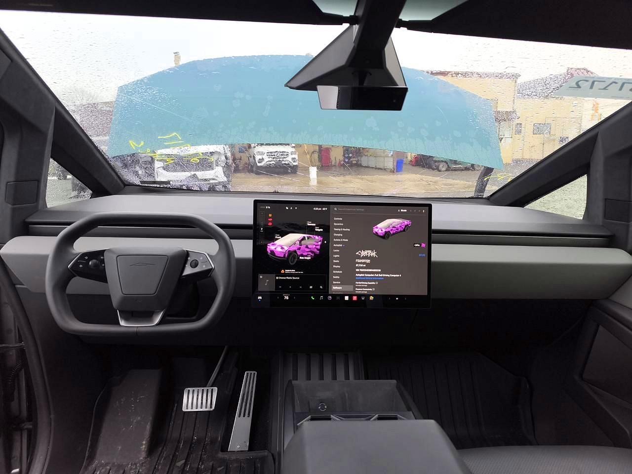2024 TESLA Cybertruck