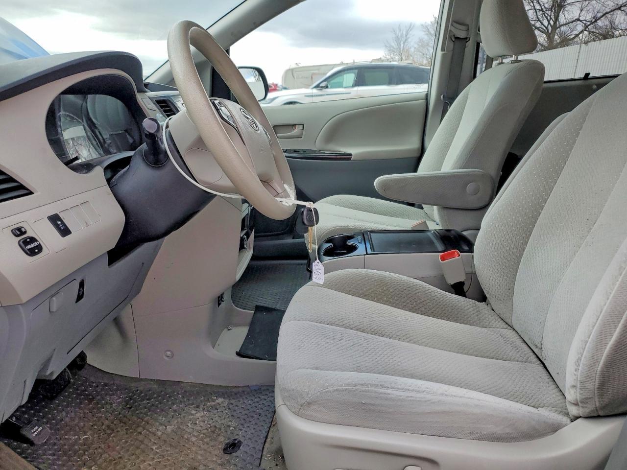 2014 TOYOTA SIENNA