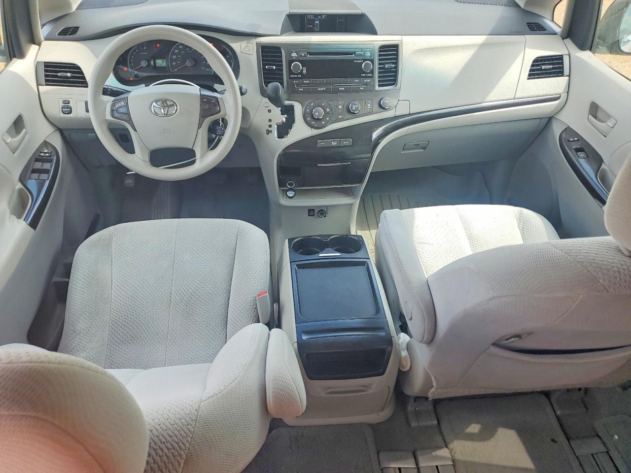 2011 TOYOTA SIENNA