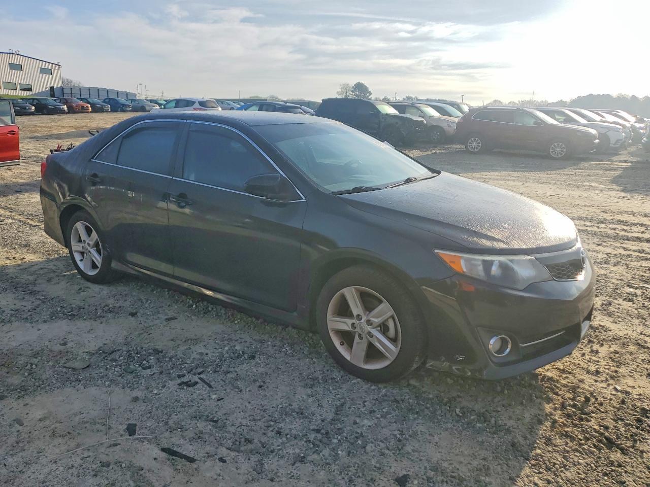 2014 TOYOTA CAMRY
