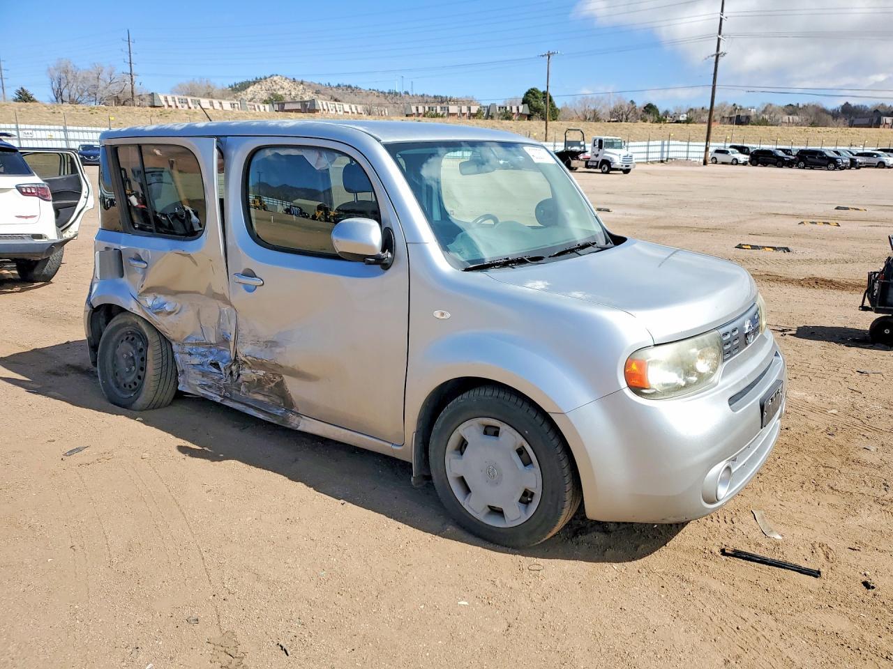 2011 NISSAN CUBE