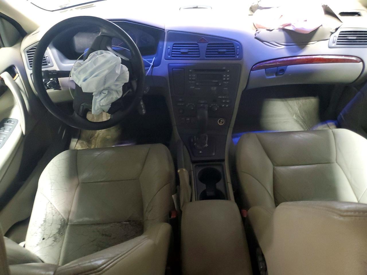 2001 VOLVO V70