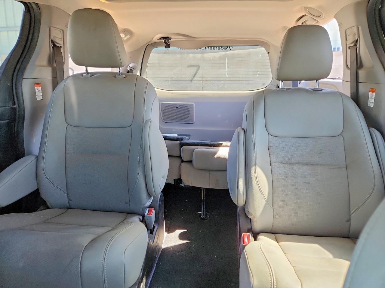 2017 TOYOTA SIENNA