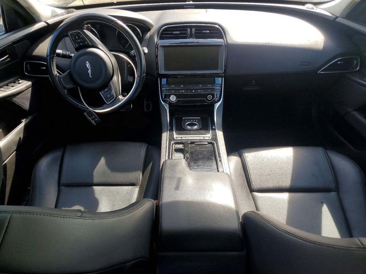 2019 JAGUAR XE