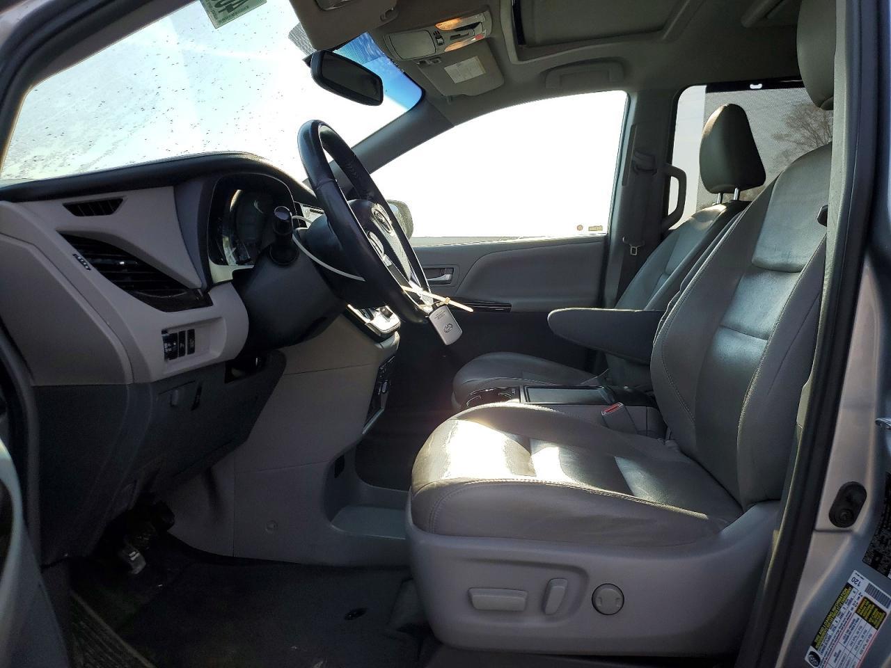 2017 TOYOTA SIENNA