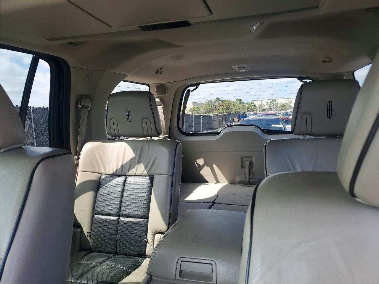 2010 LINCOLN Navigator