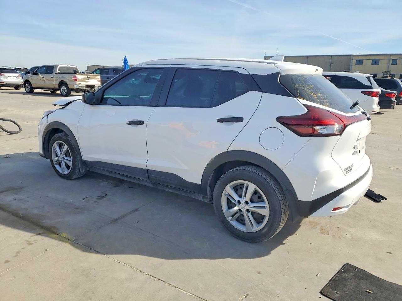 2022 NISSAN KICKS