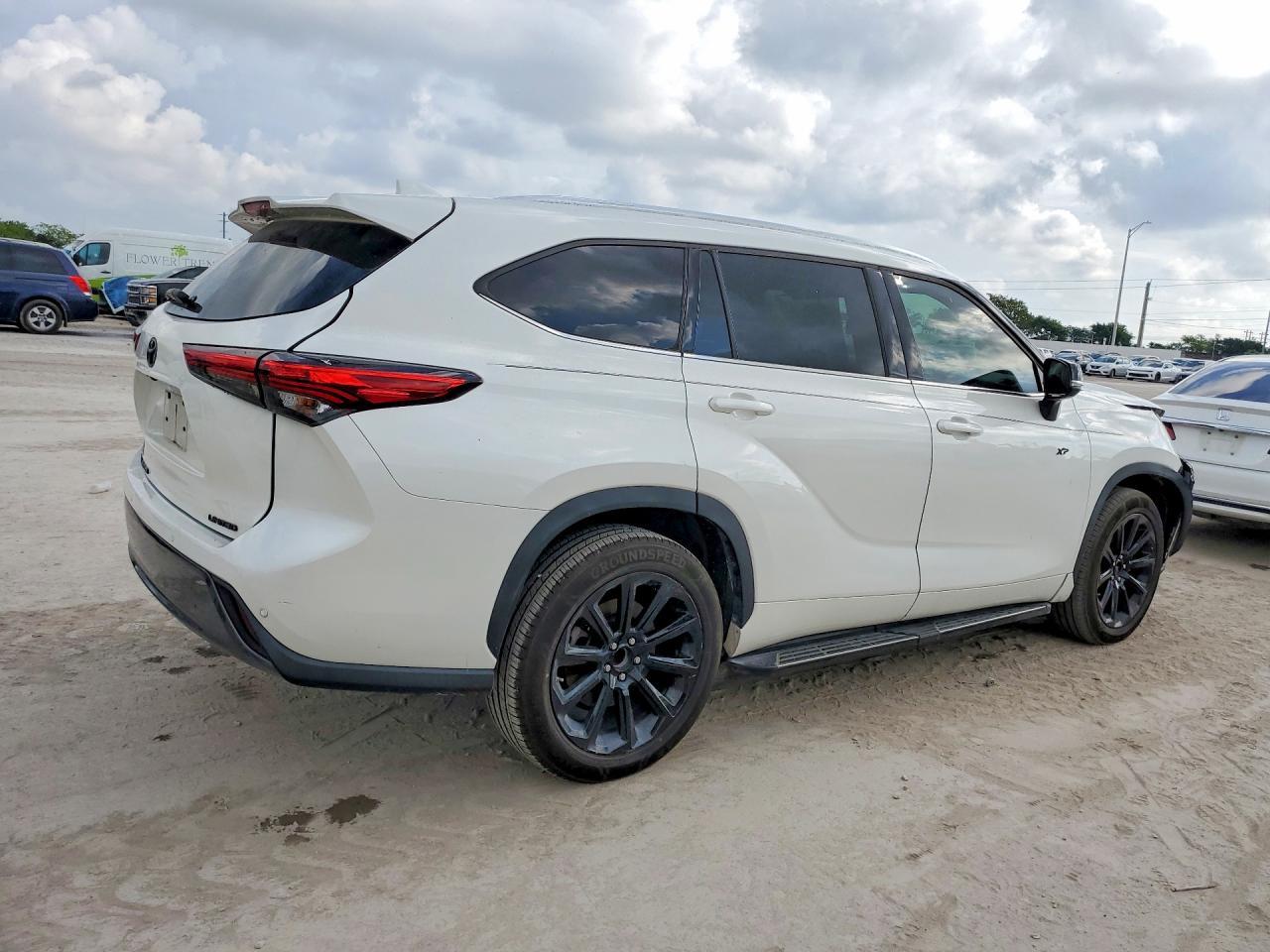 2021 TOYOTA HIGHLANDER