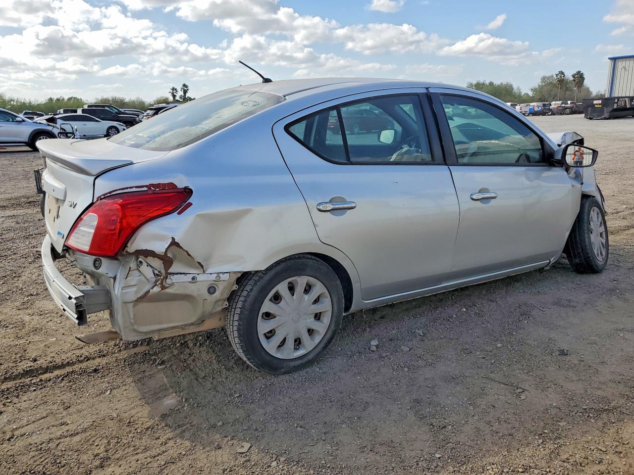 2015 NISSAN VERSA