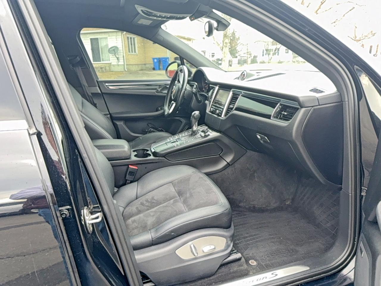 2015 PORSCHE Macan