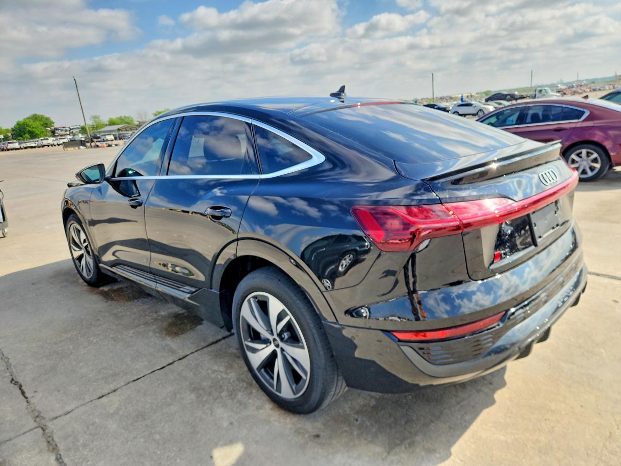 2024 AUDI Q8