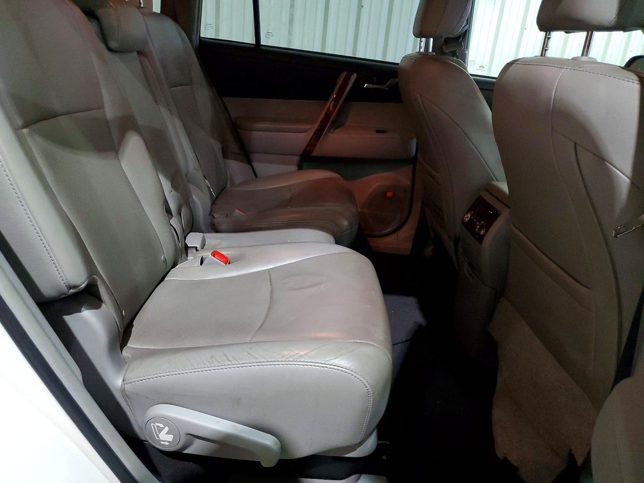 2013 TOYOTA HIGHLANDER