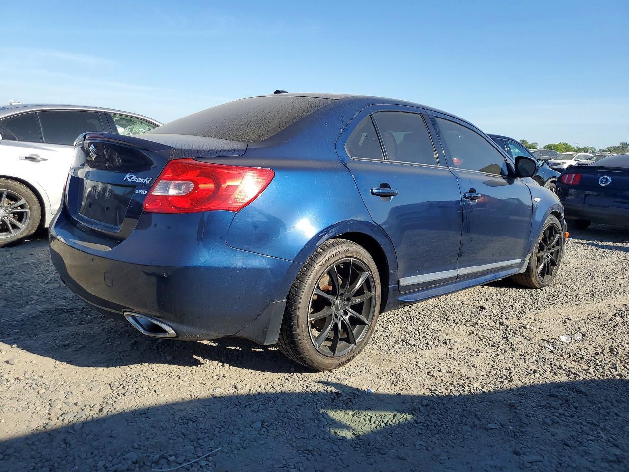2011 SUZUKI Kizashi