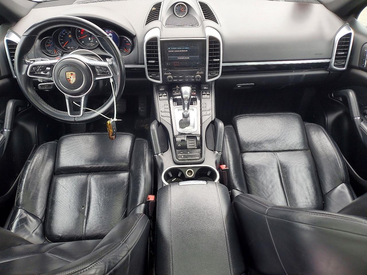 2017 PORSCHE CAYENNE