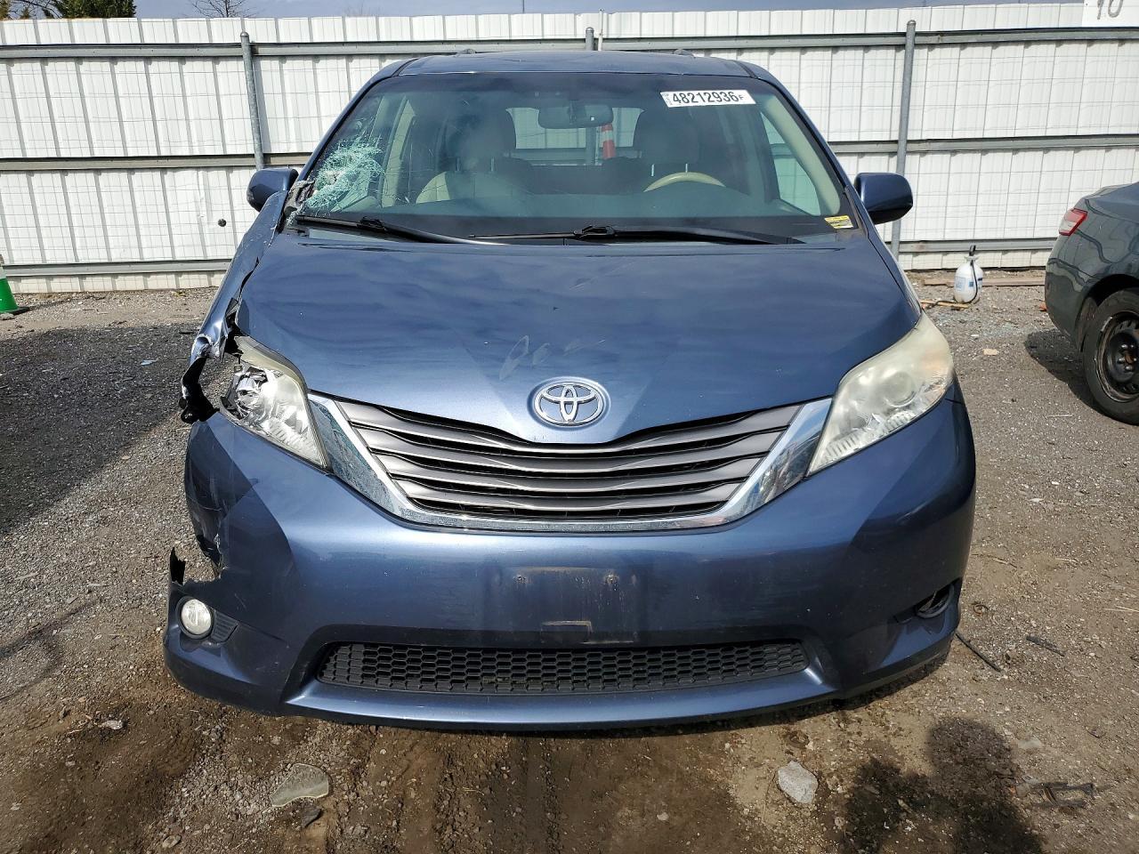 2013 TOYOTA SIENNA