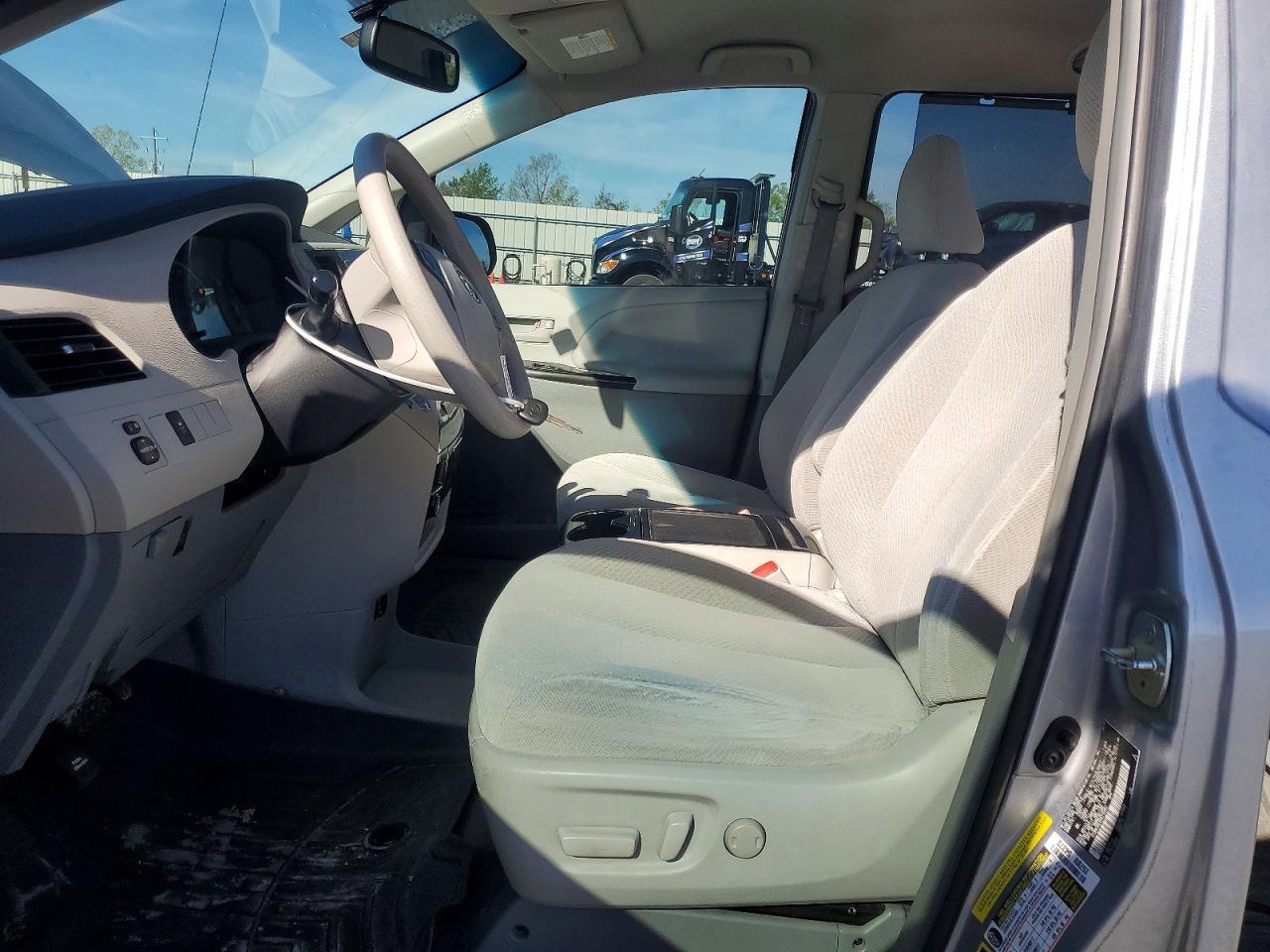2013 TOYOTA SIENNA