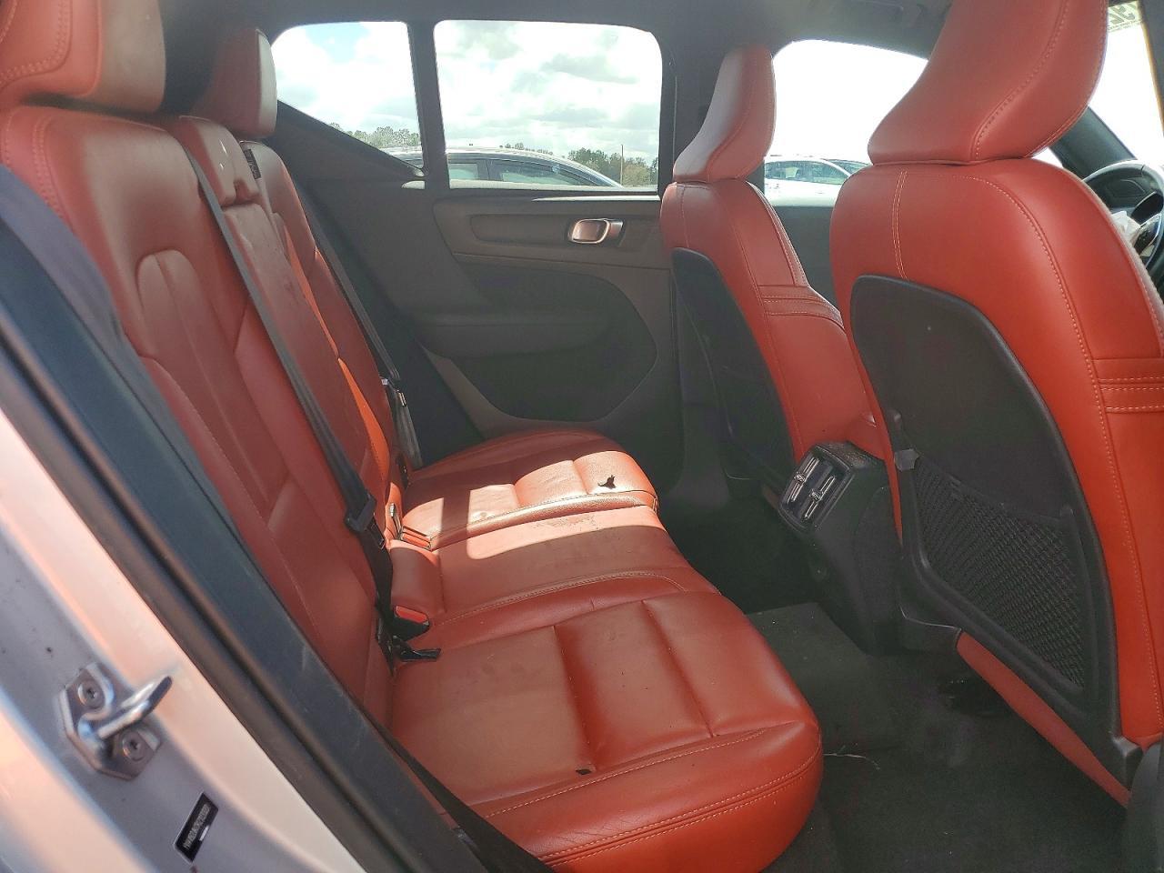 2019 VOLVO XC40