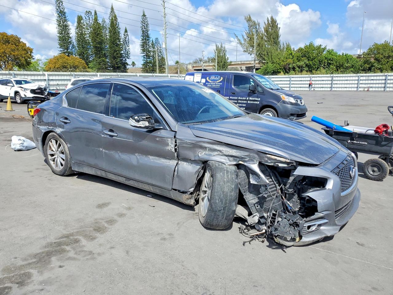 2015 INFINITI Q50