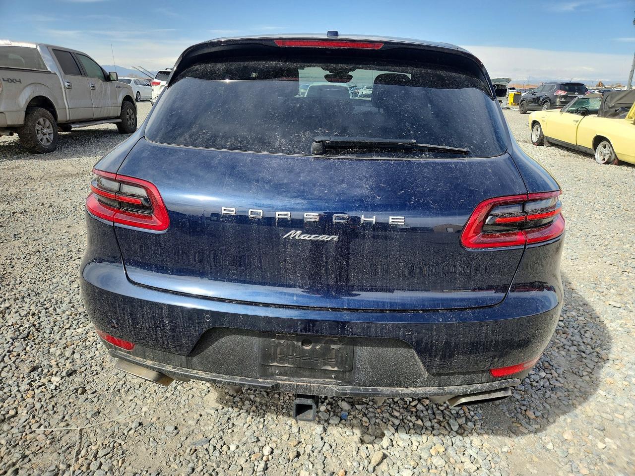 2018 PORSCHE Macan