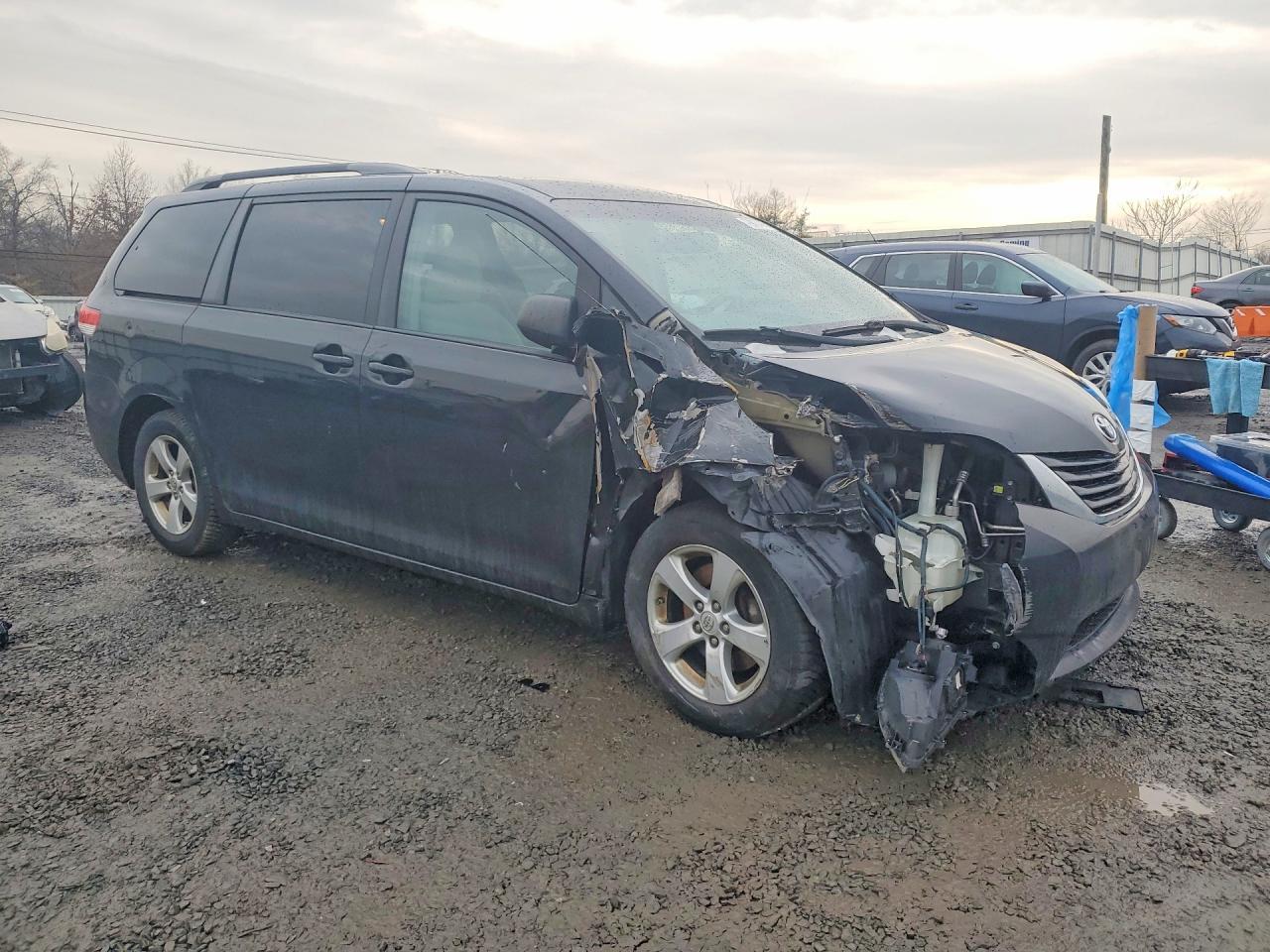 2014 TOYOTA SIENNA