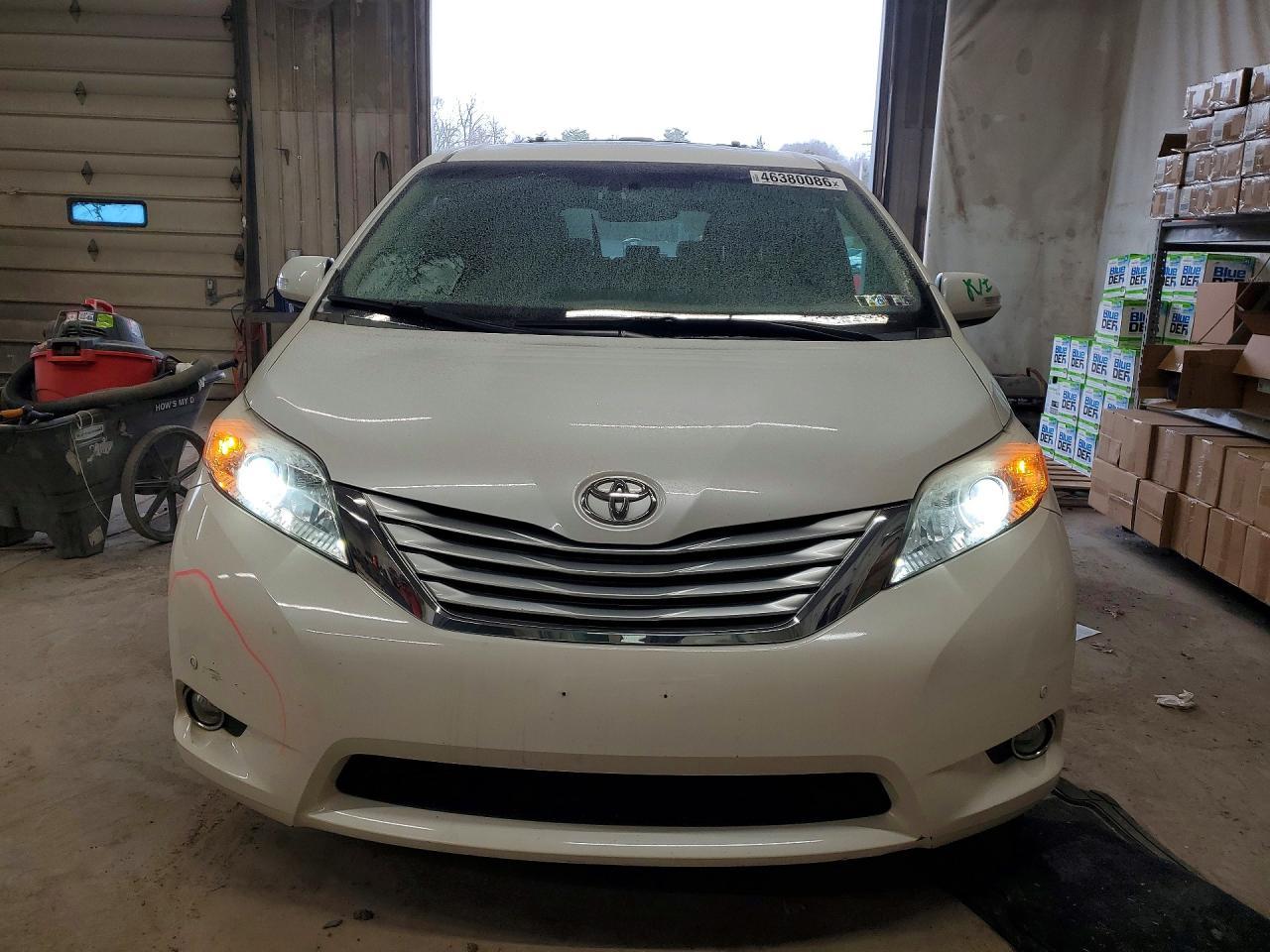 2014 TOYOTA SIENNA