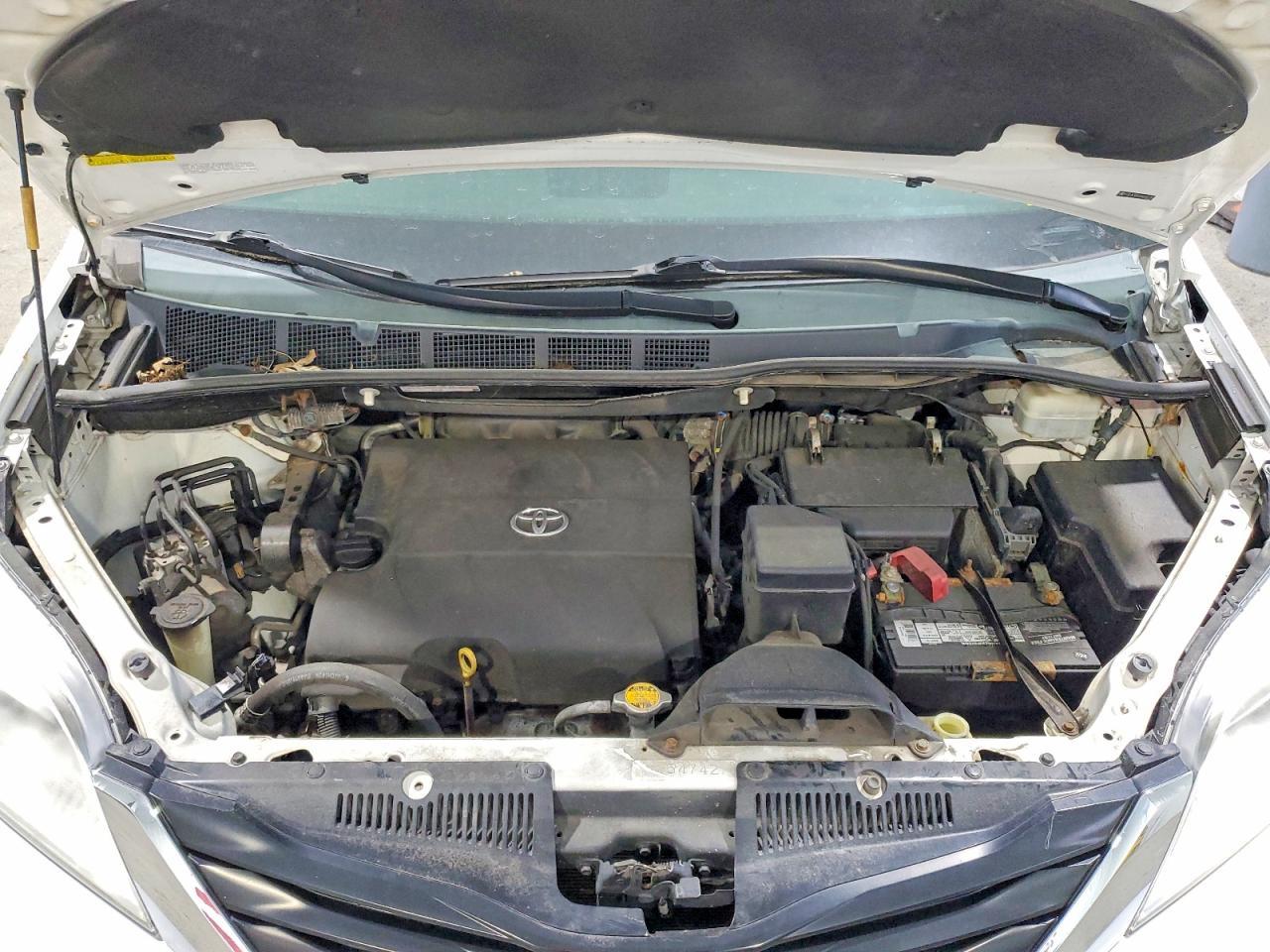 2013 TOYOTA SIENNA