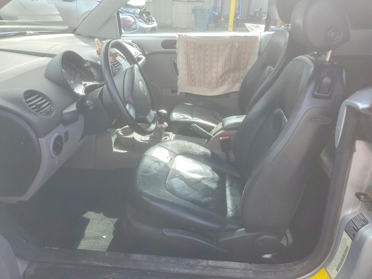2004 VOLKSWAGEN Beetle