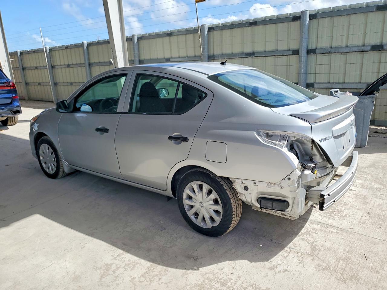2015 NISSAN VERSA