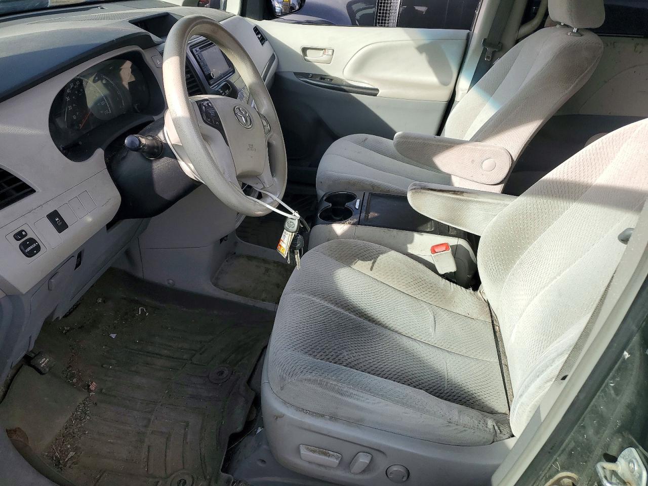 2013 TOYOTA SIENNA