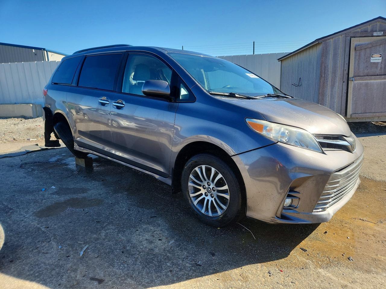 2018 TOYOTA SIENNA