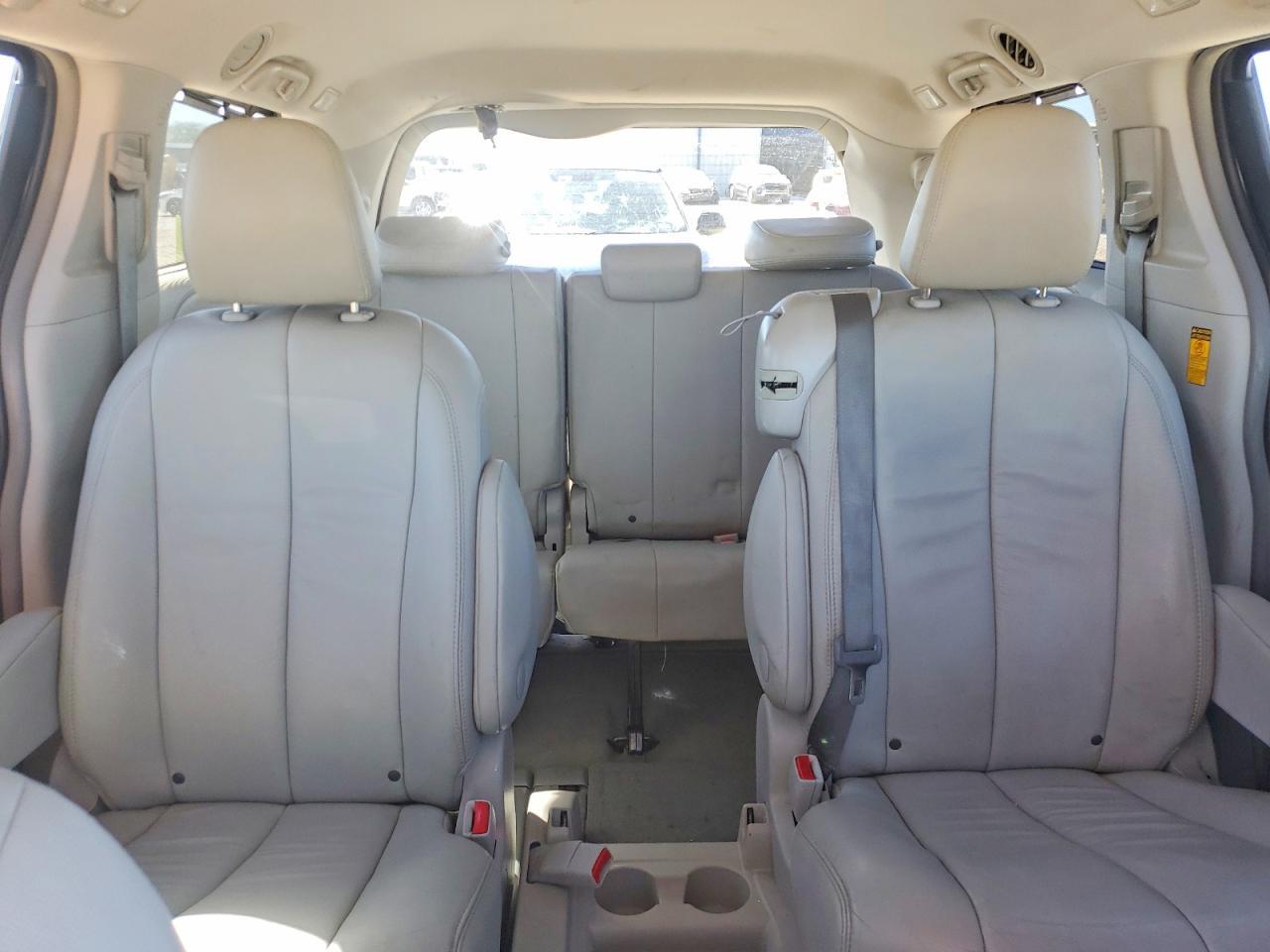 2014 TOYOTA SIENNA