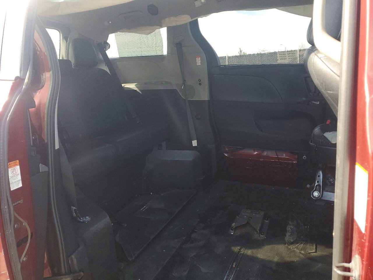 2015 TOYOTA SIENNA