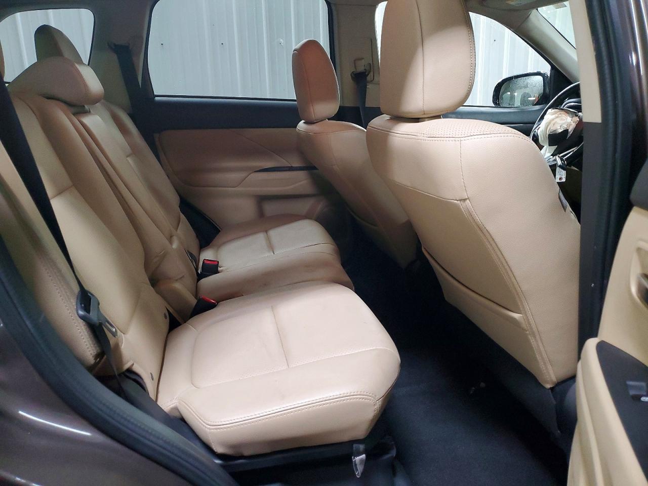 2016 MITSUBISHI outlander