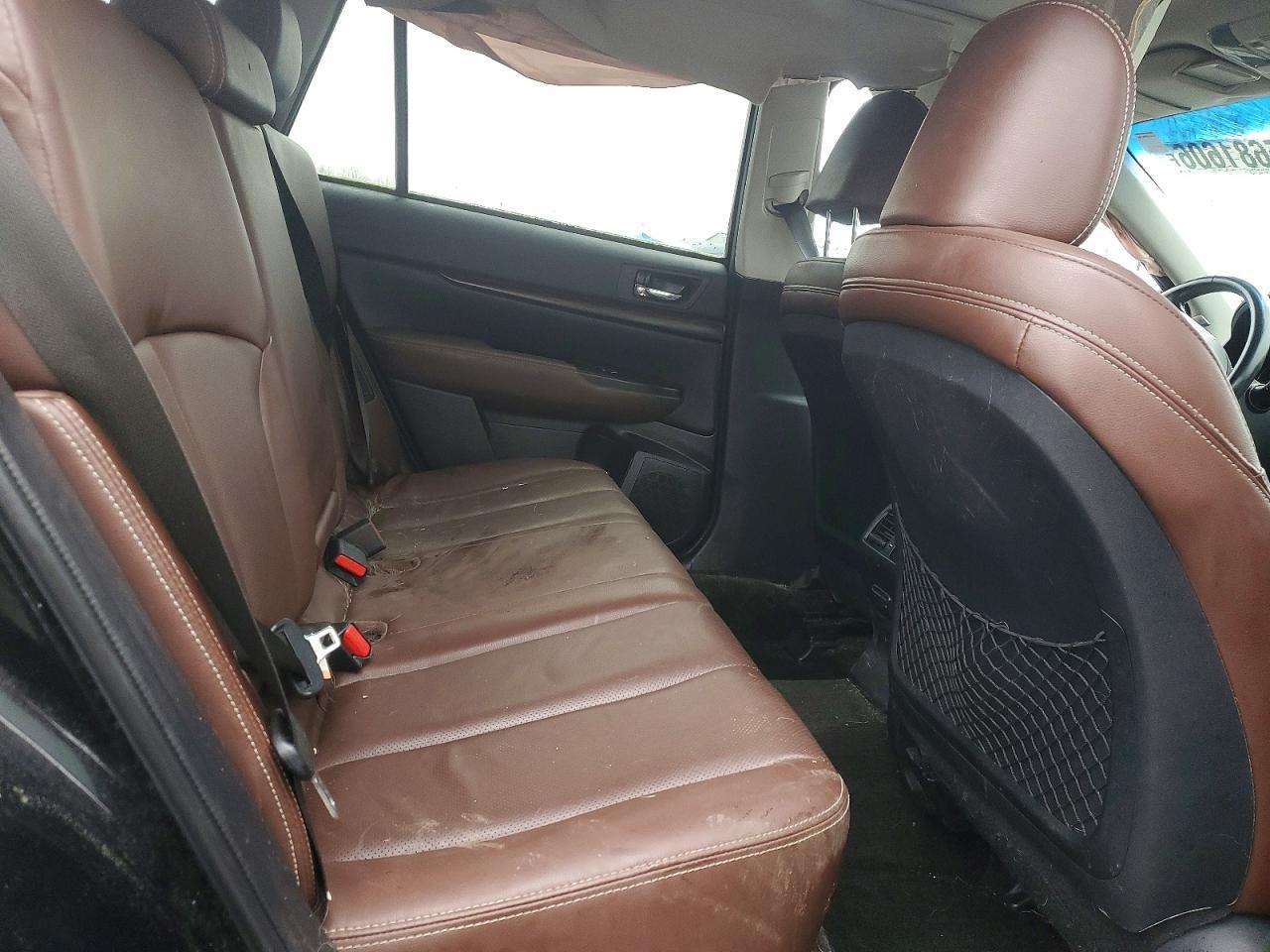 2013 SUBARU Outback
