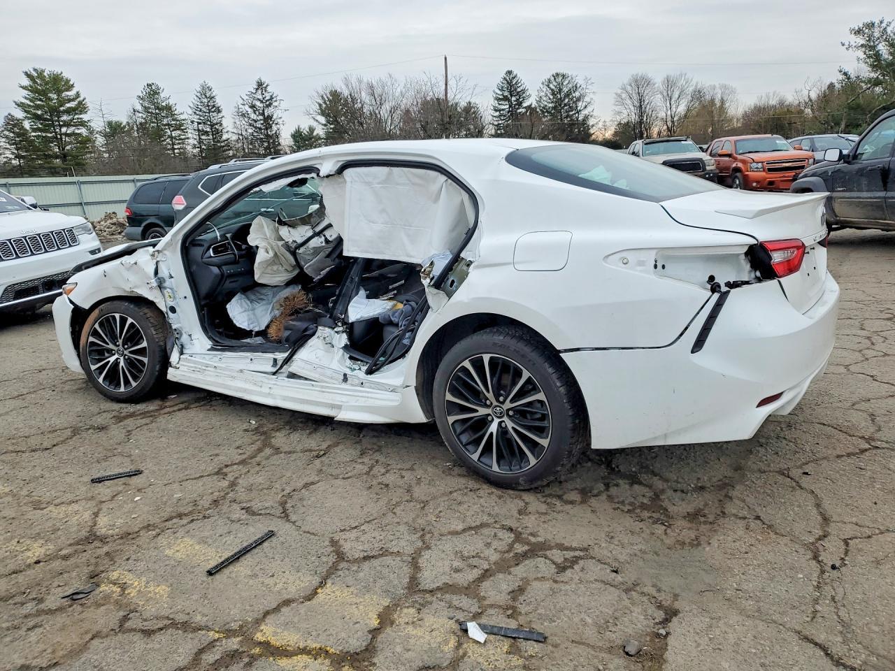 2018 TOYOTA CAMRY