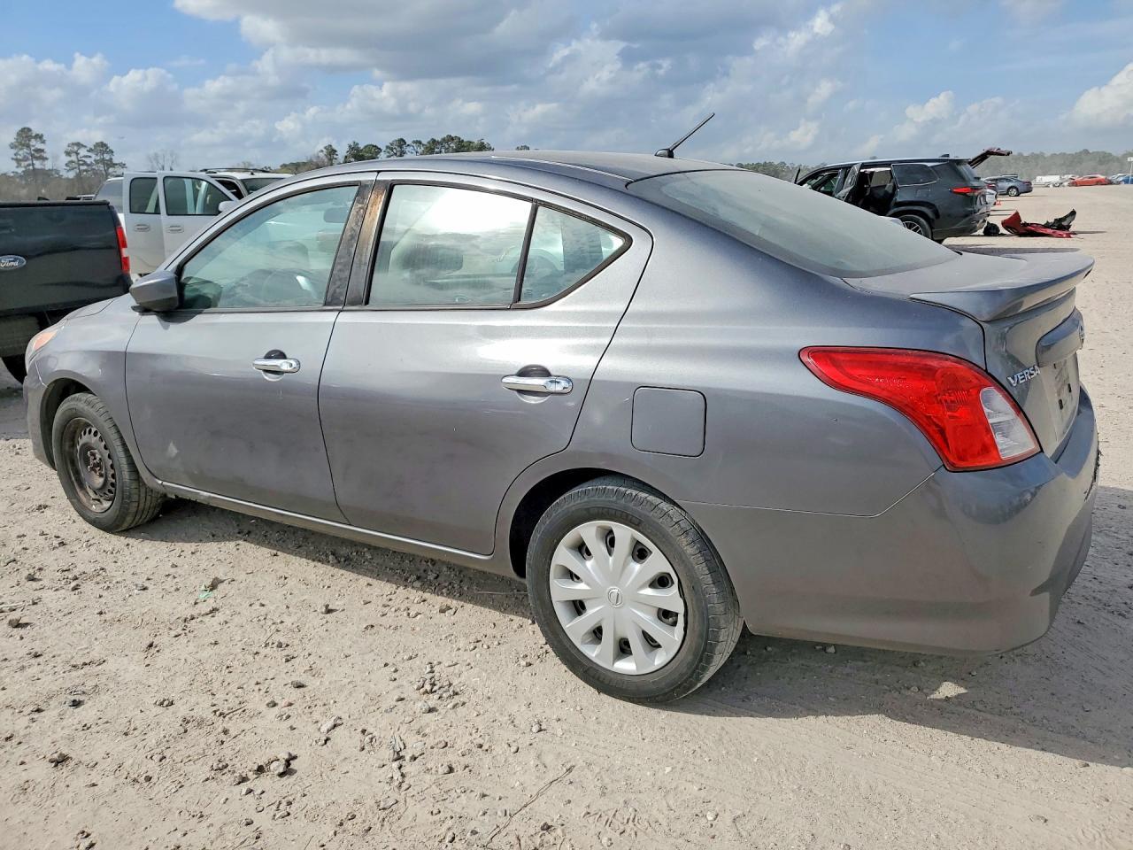 2017 NISSAN VERSA