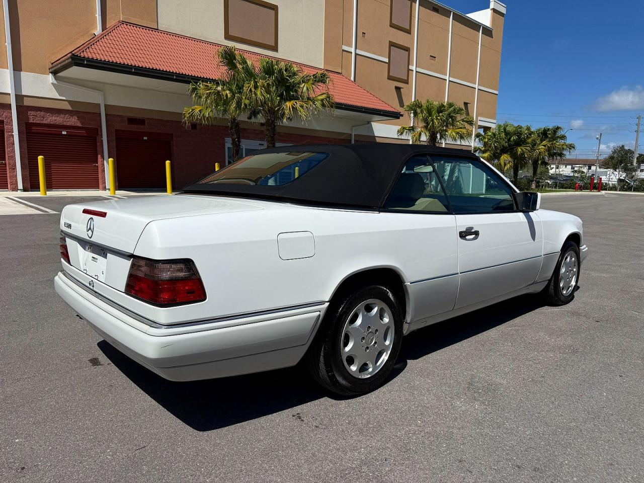 1995 MERCEDES-BENZ E-Class