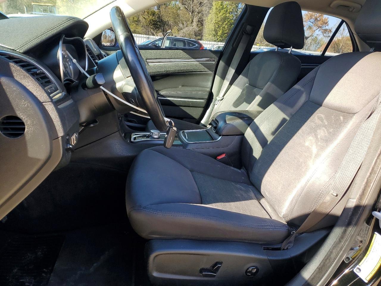2019 CHRYSLER 300