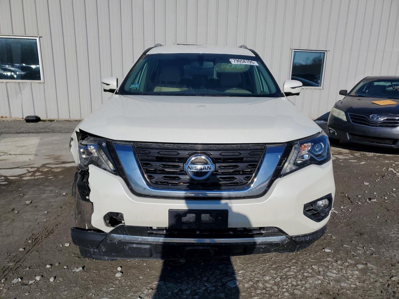 2017 NISSAN PATHFINDER