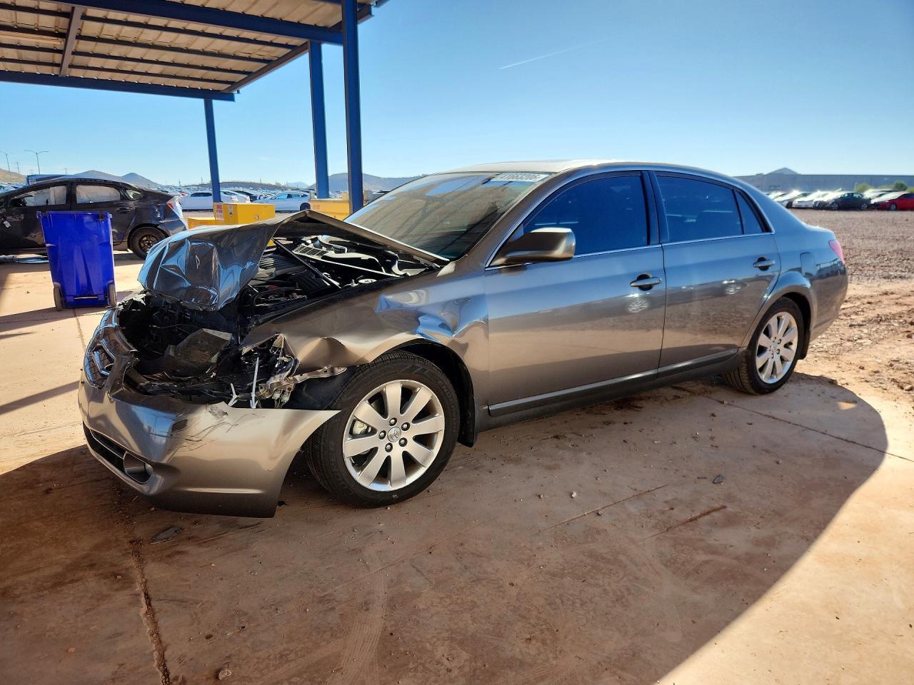2005 TOYOTA Avalon