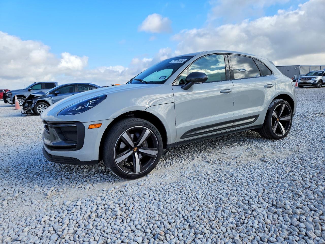 2024 PORSCHE Macan