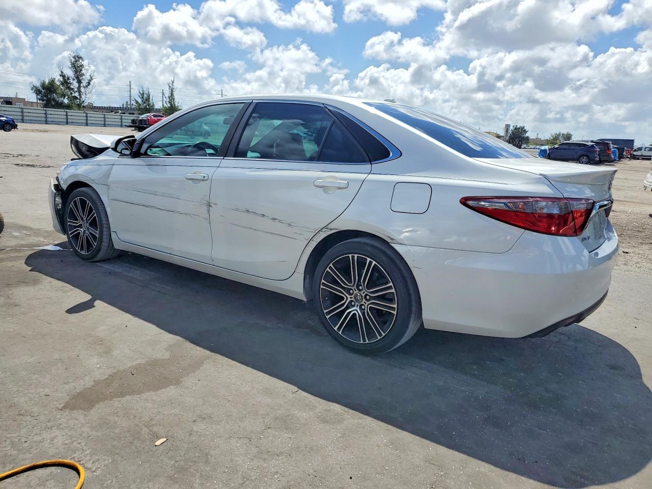 2016 TOYOTA CAMRY