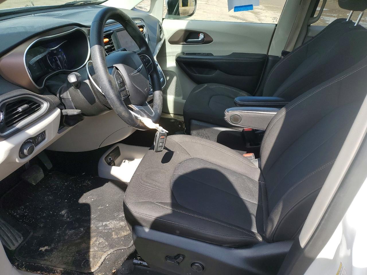 2020 CHRYSLER Voyager