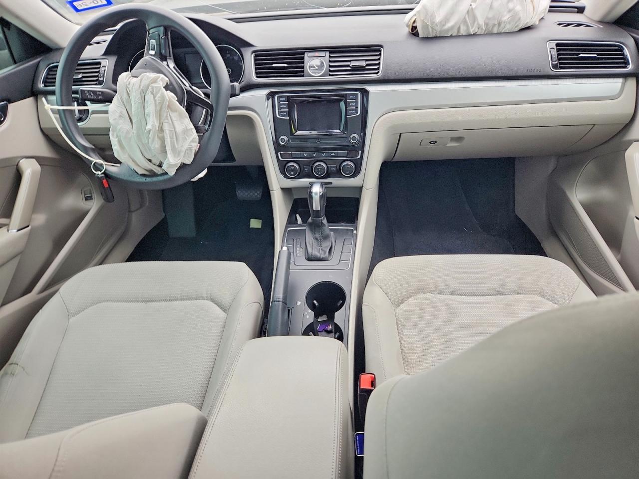 2017 VOLKSWAGEN Passat