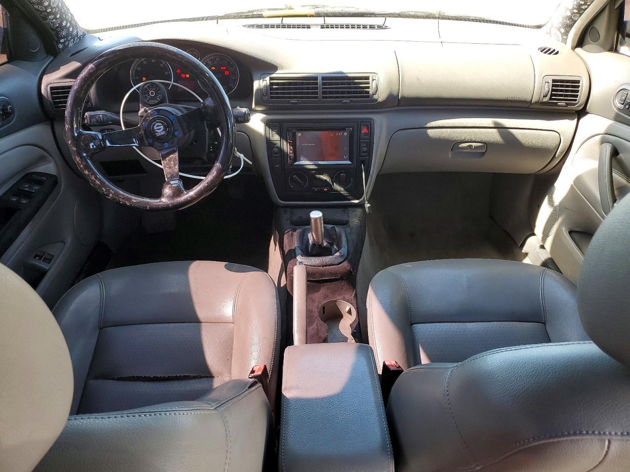 2004 VOLKSWAGEN Passat