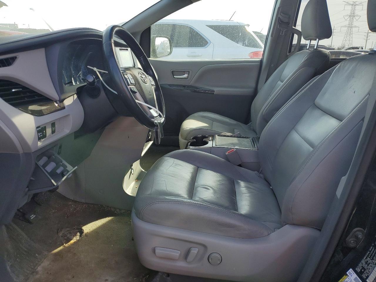 2016 TOYOTA SIENNA